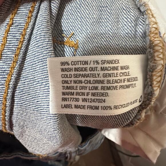 Wild Fable High Rise Mom Jean Distressed Blue Denim Light Wash Women's Size 12 - Picture 2 of 6